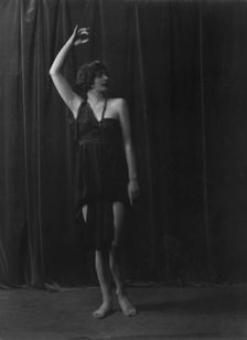Isadora Duncan dancer, between 1915 and 1923. Creator: Arnold Genthe
