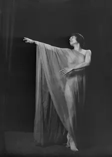 Isadora Duncan dancer, between 1915 and 1923. Creator: Arnold Genthe