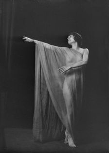 Isadora Duncan dancer, between 1915 and 1923. Creator: Arnold Genthe