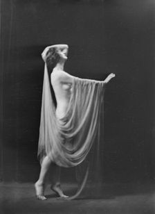 Isadora Duncan dancer, between 1915 and 1923. Creator: Arnold Genthe