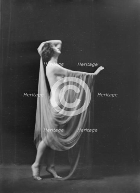 Isadora Duncan dancer, between 1915 and 1923. Creator: Arnold Genthe.