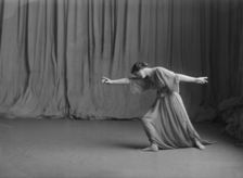 Isadora Duncan dancer, between 1915 and 1923. Creator: Arnold Genthe