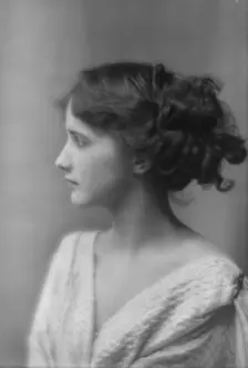 Isadora Duncan dancer, portrait photograph, between 1915 and 1923. Creator: Arnold Genthe