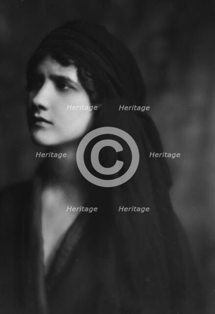 Isadora Duncan dancer, portrait photograph, between 1915 and 1923. Creator: Arnold Genthe.