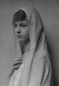 Isadora Duncan dancer, portrait photograph, between 1915 and 1923. Creator: Arnold Genthe