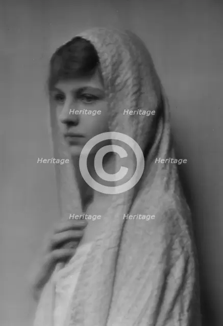 Isadora Duncan dancer, portrait photograph, between 1915 and 1923. Creator: Arnold Genthe.
