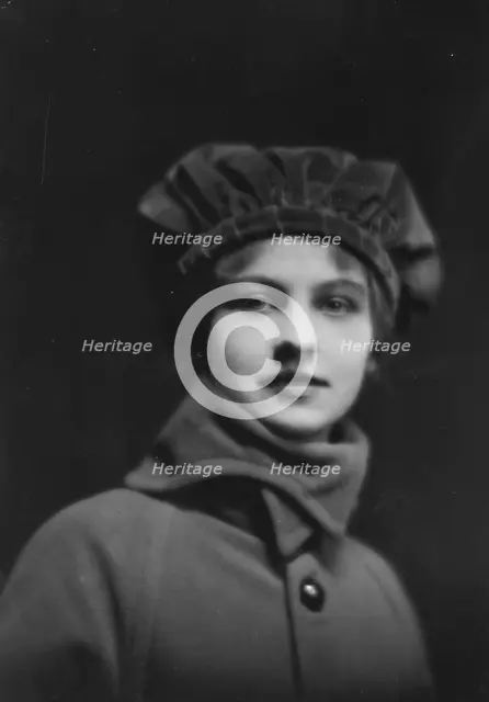 Isadora Duncan dancer, portrait photograph, between 1915 and 1923. Creator: Arnold Genthe.