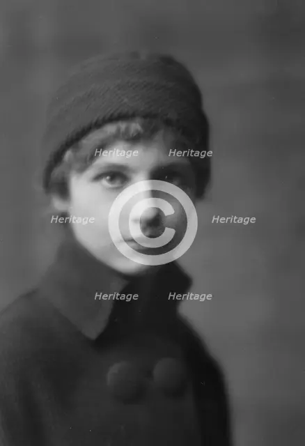 Isadora Duncan dancer, portrait photograph, between 1915 and 1923. Creator: Arnold Genthe.