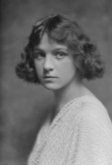 Isadora Duncan dancer, portrait photograph, between 1915 and 1923. Creator: Arnold Genthe