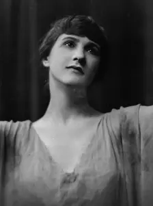 Isadora Duncan dancer, portrait photograph, between 1915 and 1923. Creator: Arnold Genthe