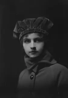 Isadora Duncan dancer, portrait photograph, between 1915 and 1923. Creator: Arnold Genthe
