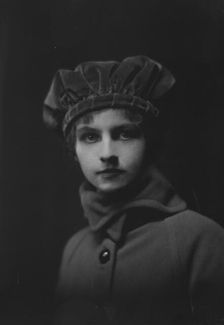 Isadora Duncan dancer, portrait photograph, between 1915 and 1923. Creator: Arnold Genthe
