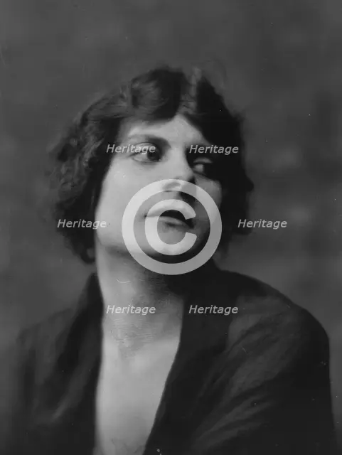 Isadora Duncan dancer, portrait photograph, between 1915 and 1923. Creator: Arnold Genthe.