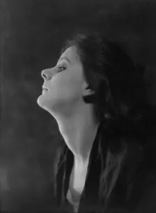 Isadora Duncan dancer, portrait photograph, between 1915 and 1923. Creator: Arnold Genthe