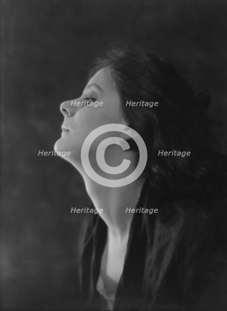 Isadora Duncan dancer, portrait photograph, between 1915 and 1923. Creator: Arnold Genthe.