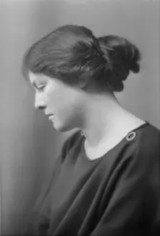 Isadora Duncan dancer, portrait photograph, between 1915 and 1923. Creator: Arnold Genthe