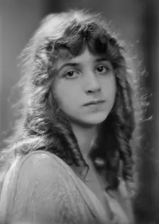 Isadora Duncan dancer, portrait photograph, between 1915 and 1923. Creator: Arnold Genthe