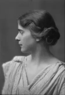 Isadora Duncan dancer, portrait photograph, between 1915 and 1923. Creator: Arnold Genthe