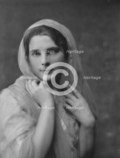 Isadora Duncan dancer, portrait photograph, between 1915 and 1923. Creator: Arnold Genthe.