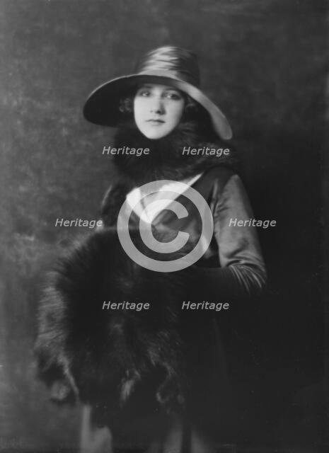 Isadora Duncan dancer, portrait photograph, between 1915 and 1923. Creator: Arnold Genthe.