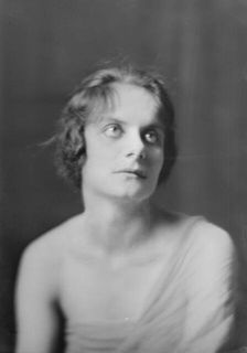 Isadora Duncan dancer, portrait photograph, between 1915 and 1923. Creator: Arnold Genthe