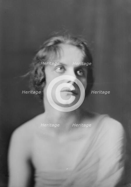 Isadora Duncan dancer, portrait photograph, between 1915 and 1923. Creator: Arnold Genthe.