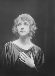 Isadora Duncan dancer, portrait photograph, between 1915 and 1923. Creator: Arnold Genthe