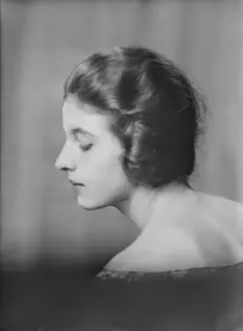 Isadora Duncan dancer, portrait photograph, between 1915 and 1923. Creator: Arnold Genthe