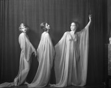 Isadora Duncan dancers, between 1915 and 1923. Creator: Arnold Genthe
