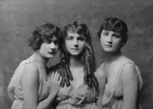 Isadora Duncan dancers, portrait photograph, between 1915 and 1923. Creator: Arnold Genthe