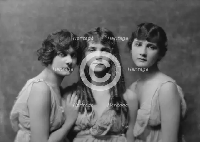 Isadora Duncan dancers, portrait photograph, between 1915 and 1923. Creator: Arnold Genthe.