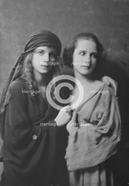Isadora Duncan dancers, portrait photograph, between 1915 and 1923. Creator: Arnold Genthe.