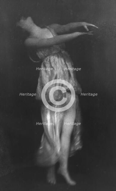 Isadora Duncan dancing, between 1915 and 1923. Creator: Arnold Genthe.