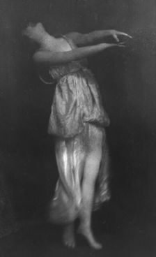 Isadora Duncan dancing, between 1915 and 1923. Creator: Arnold Genthe