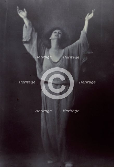 Isadora Duncan dancing, between 1916 and 1918. Creator: Arnold Genthe.