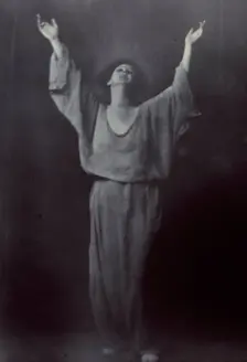 Isadora Duncan dancing, between 1916 and 1918. Creator: Arnold Genthe
