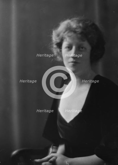 Iselin, Adrian, 2nd, Mrs., portrait photograph, between 1914 and 1918. Creator: Arnold Genthe.