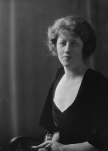 Iselin, Adrian, 2nd, Mrs., portrait photograph, between 1914 and 1918. Creator: Arnold Genthe