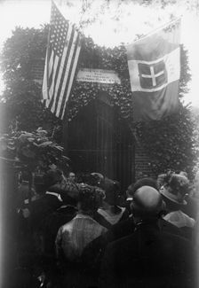 Italian Commission To U.S. - at Tomb of Washington, 1917. Creator: Harris & Ewing
