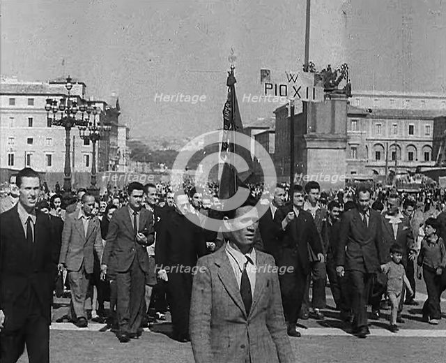 Italian Crowds Marching to St. Peter's Square, 1944. Creator: British Pathe Ltd.