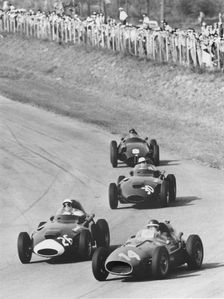 Italian Grand Prix 1958, Moss in Vanwall leads Hawthorn's Ferrari. Creator: Unknown