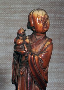 Ivory Chinese figurine of an attendent to Hsi Wang Mu, 17th century