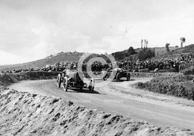 J Chassagne in the Sunbeam leading Jules Goux in the Peugeot, French Grand Prix, Lyons, 1914. Artist: Unknown