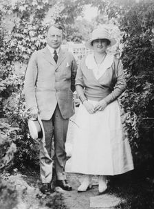 J.M. Cox & wife, between c1915 and c1920. Creator: Bain News Service