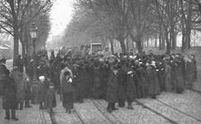 Journees inoubliables a Strasbourg; Le 21 novembre, a 8 heurs du matin, les premiers..., 1918. Creator: Unknown