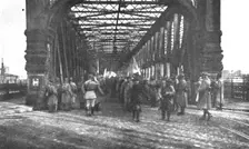 Journees inoubliables a Strasbourg; Premiers prisonniers francais rentrant d'Allemagne..., 1918. Creator: Unknown