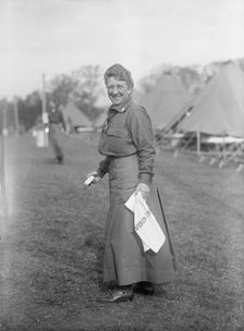 Joy, Mrs. H.B., Woman's National Service School, 1916. Creator: Harris & Ewing