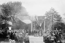 Joffre in Br'klyn [i.e., Brooklyn], no date. Creator: Bain News Service