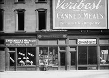 John C. Graul's art store, 217 Fifth Avenue, New York, between 1900 and 1905. Creator: Unknown