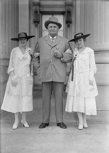 John Hollis Bankhead, Rep. from Alabama, At Confederate Reunion, D.C. with Grand-Daughters...1917. Creator: Harris & Ewing